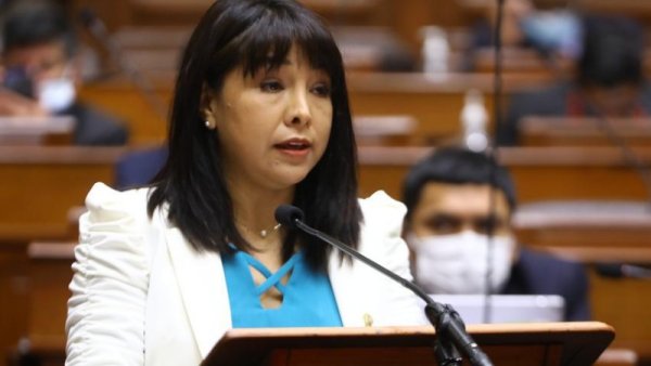 La primer ministra de Perú busca la "gobernabilidad" con la derecha y los empresarios