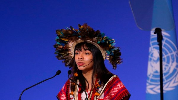 “No es 2030 o 2050. Es ahora”: el enérgico discurso de una joven indígena brasileña en la COP26