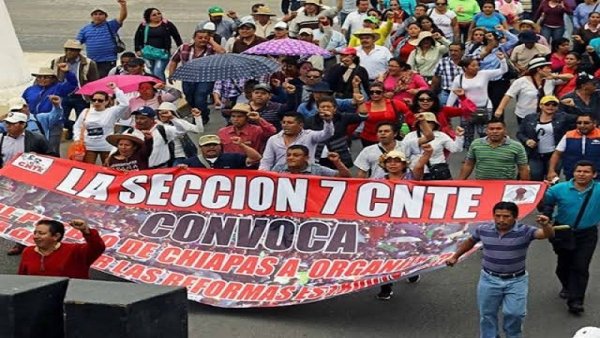 Se movilizan docentes en Chiapas ante falta de respuesta a sus demandas