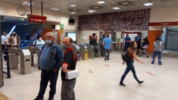 Subte: Metrodelegados liberan molinetes contra la tercerización de tareas 