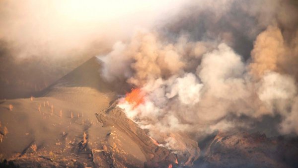 El deterioro de la calidad del aire en La Palma obliga a un confinamiento