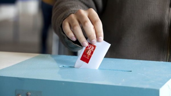 Servel informa que el 80% de las mesas estan constituidas y personas comienza a concurrir a los centros de votación 