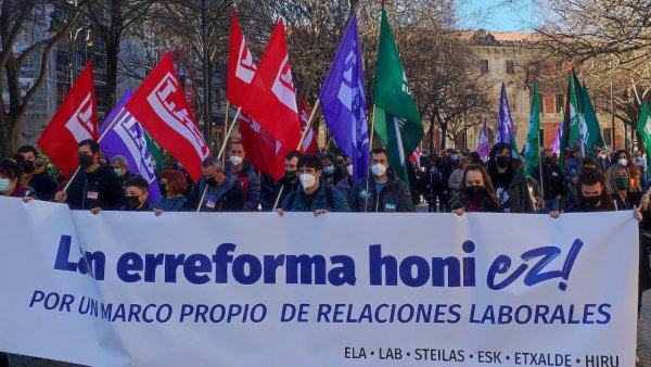 El sindicalismo vasco sale a la calle en las cuatro capitales contra la reforma laboral