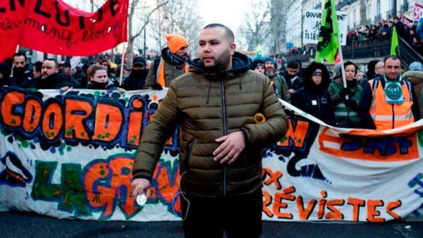 Gran apoyo a Anasse Kazib, el obrero precandidato presidencial que se presenta en la Sorbona a pesar de la ultraderecha francesa