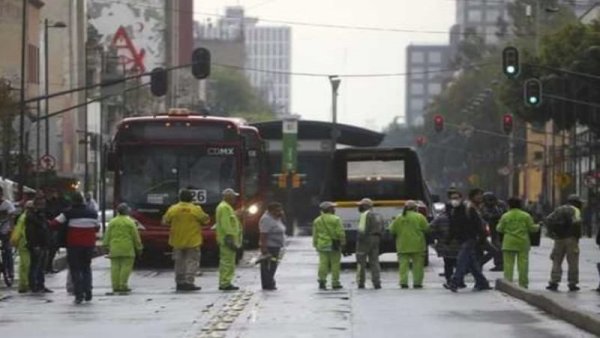 CDMX. Trabajadores de limpia denuncian 10 meses sin pago de prestaciones 