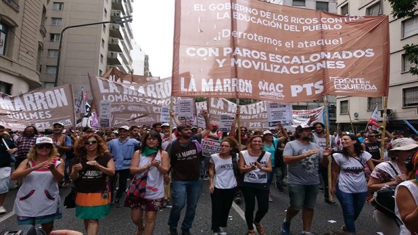 UTE-CTERA: ¿Pelear en las calles para rechazar el acuerdo o dejar pasar el ajuste del FMI? 