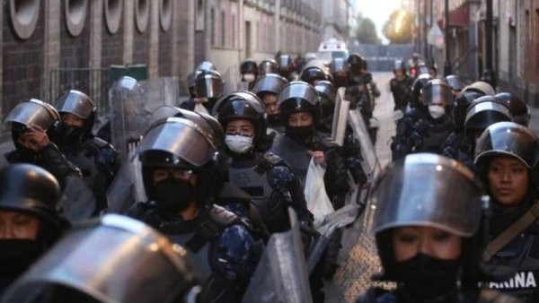 Nos tienen miedo: Marina resguarda Palacio Nacional este 8 de marzo