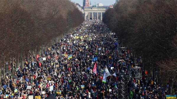 Miles en Berlín contra la guerra en Ucrania