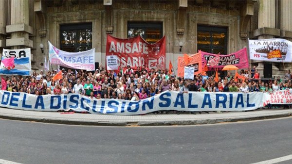 Decenas de docentes apoyan la propuesta de La Marrón de Plenario Abierto para renovar y fortalecer Amsafe