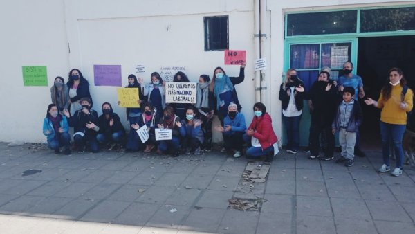 Abrazo a la Secundaria N° 82 de La Plata: denuncian al director por violencia de género