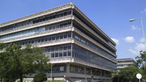 Facultad de Arquitectura, Diseño y Urbanismo: Se eligió decano a espaldas de toda la comunidad educativa. 