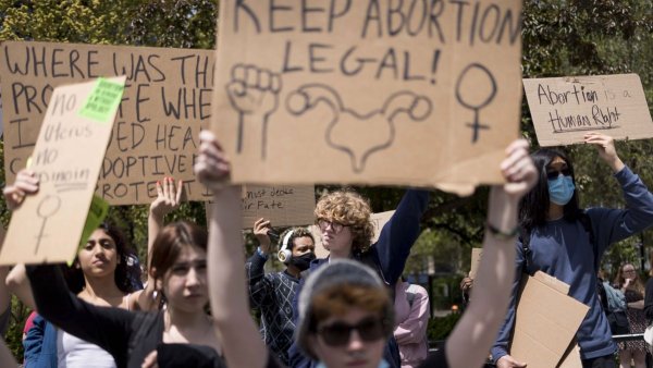 Sindicato de trabajadores de ONG condena el ataque al derecho al aborto en Estados Unidos