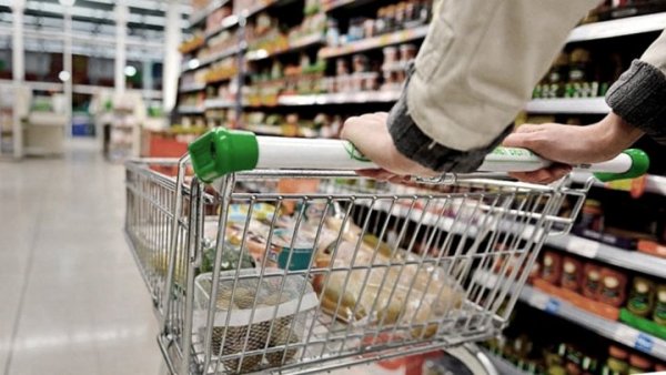 Las ventas en supermercados cayeron por primera vez en diez meses