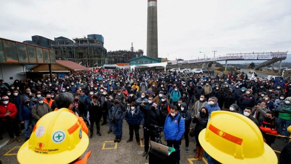  Gobierno y Codelco anuncian cierre unilateral de fundición Ventanas a espaldas de sus trabajadores