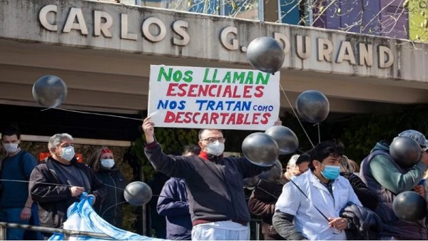 Enfermero del hospital Durand: "Me echaron por mail y no me pagaron"