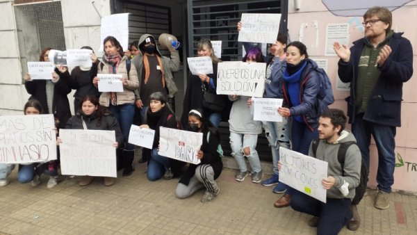 La Plata: movilización de estudiantes del ISFT N°221 por mejores condiciones edilicias