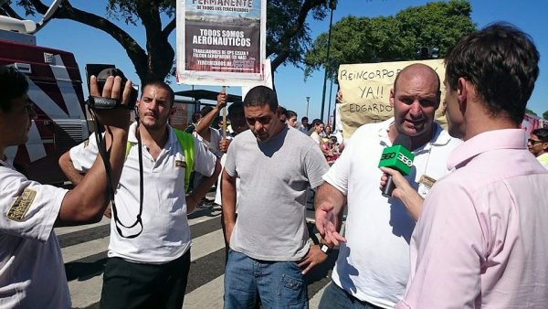 Corte de trabajadores tercerizados de Aerolíneas Argentinas por paritaria vencida 