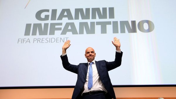 El abogado Gianni Infantino, nuevo presidente de una FIFA asediada judicialmente