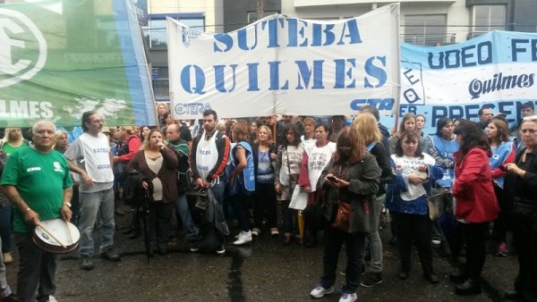 Quilmes: gran movilización de docentes y estatales