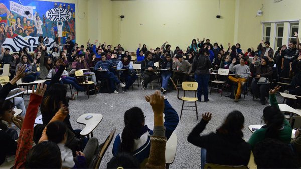 Neuquén: masiva asamblea estudiantil en la Facultad de Humanidades