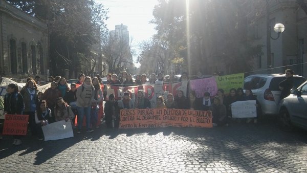 Terciarios en lucha: clases públicas en defensa de la educación