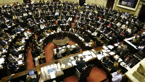 Nueva fuga de diputados kirchneristas: ¿panperonismo parlamentario?