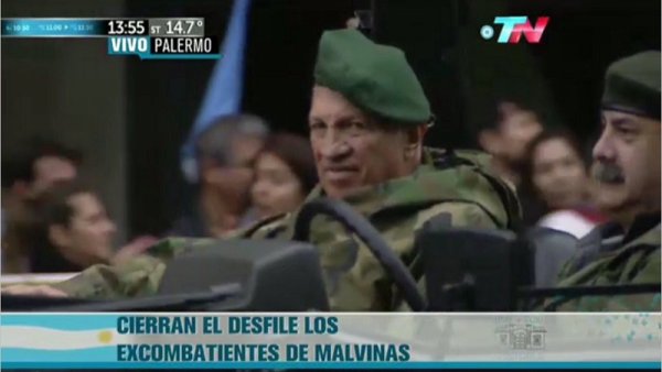 Bicentenario: el excarapintada Aldo Rico desfiló junto a las Fuerzas Armadas