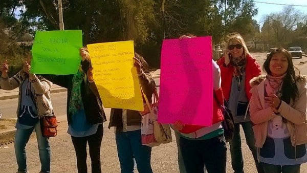 En Pilar los docentes salimos a la calle mientras el sindicato está en su casa