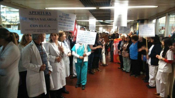 Hospital Garrahan: directivos con sueldos de $ 140.000 ofendidos por los "cánticos" de los trabajadores