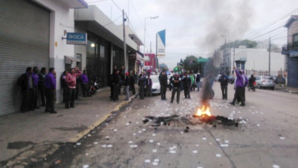 Trabajadores de Oca también hicieron oír sus reclamos en Luis Guillón