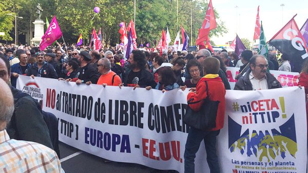 Miles de personas se movilizan en las calles españolas para decir NO al CETA y el TTIP