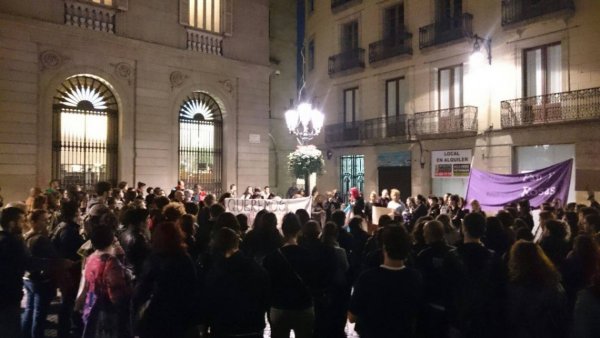 Barcelona: acto de solidaridad con las mujeres de Argentina por ¡NiUnaMenos!