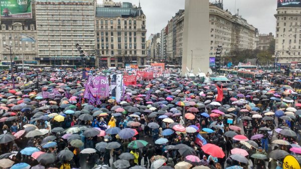 “Somos la tormenta”: estudiantes del ISFDyT 77 de Munro gritaron #NiUnaMenos