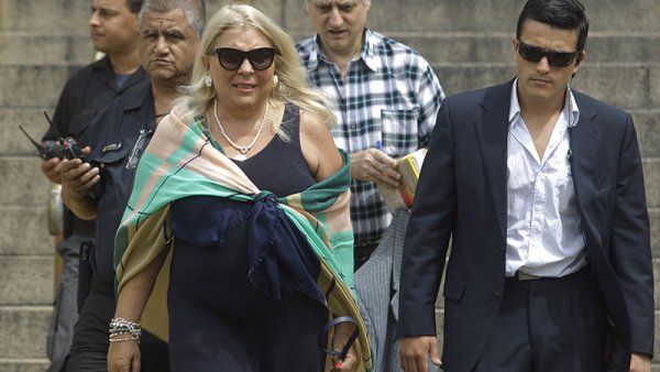 Carrió contra los feriados: “En este país no trabaja nadie”