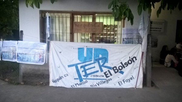 El Bolsón: docentes toman la delegación zonal de educación 