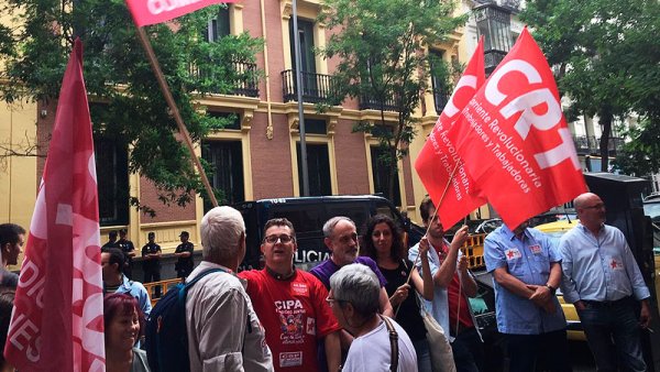 Concentración en Madrid en apoyo a la huelga general en Brasil