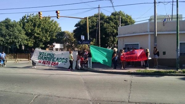 A un mes de la explosión, siguen los reclamos de los vecinos