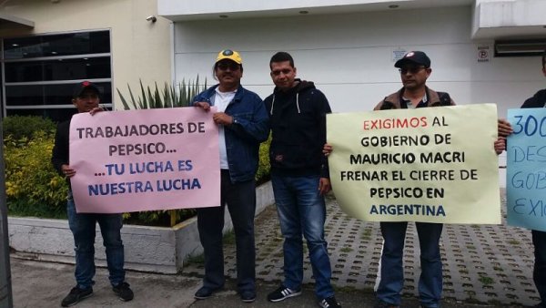 Colombia: manifestación en la Embajada de Argentina en rechazo al cierre de PepsiCo y la represión