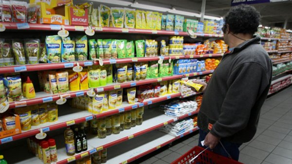 Sin brotes verdes: las ventas caen 1,2 % en supermercados y 5,5 en shoppings en junio