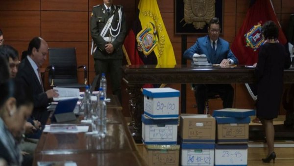 Vinculan penalmente al vicepresidente ecuatoriano por corrupción