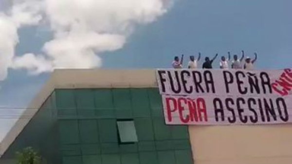 Reciben con protestas a Enrique Peña Nieto en su visita a Oaxaca