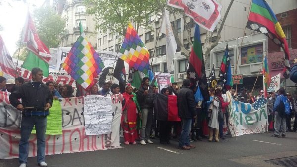 Comunidades originarias marchan y acampan frente a Congreso exigen prórroga de ley de tierras