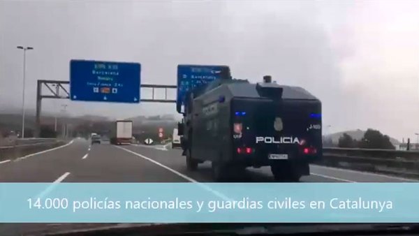 ¡Fuera la policía Nacional, la Guardia Civil y los Mossos d'Esquadra de los centros de votación!