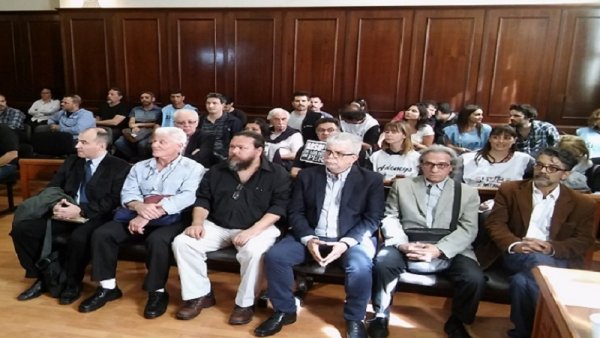 Reclamo de absolución en el primer día de juicio contra delegados de Perfil