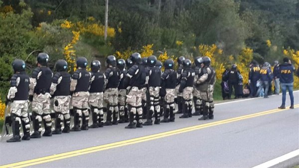 Urgente: desalojo violento a comunidad mapuche en el lago Mascardi