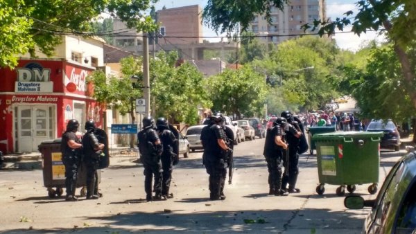 Neuquén: nuevamente la Policía reprime a trabajadores en Casa de Gobierno