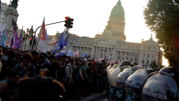 Ley Ómnibus: una semana de crisis política, represión y resistencia