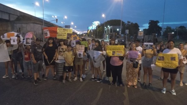 Corte frente al Hospital Posadas ante la desaparición de un joven del Barrio Carlos Gardel