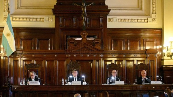 Circo electoral de oficialismo y oposición: ingresó el pedido de juicio político a la Corte