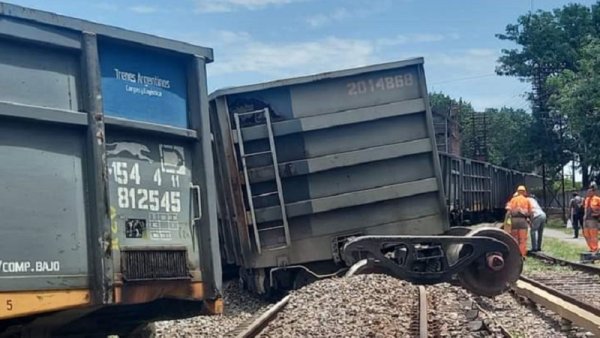 Descarrilamiento en el ferrocarril Sarmiento: no funciona entre Castelar y Moreno 